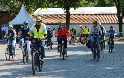 In Laggenbeck startet eine Truppe Radfahrer die Fahrradtour 